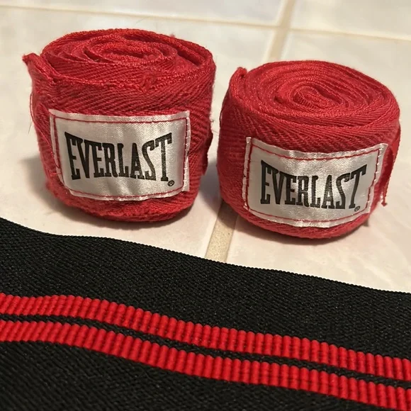 Hand wraps, wrist wraps and resistance bands - Picture 9 of 9